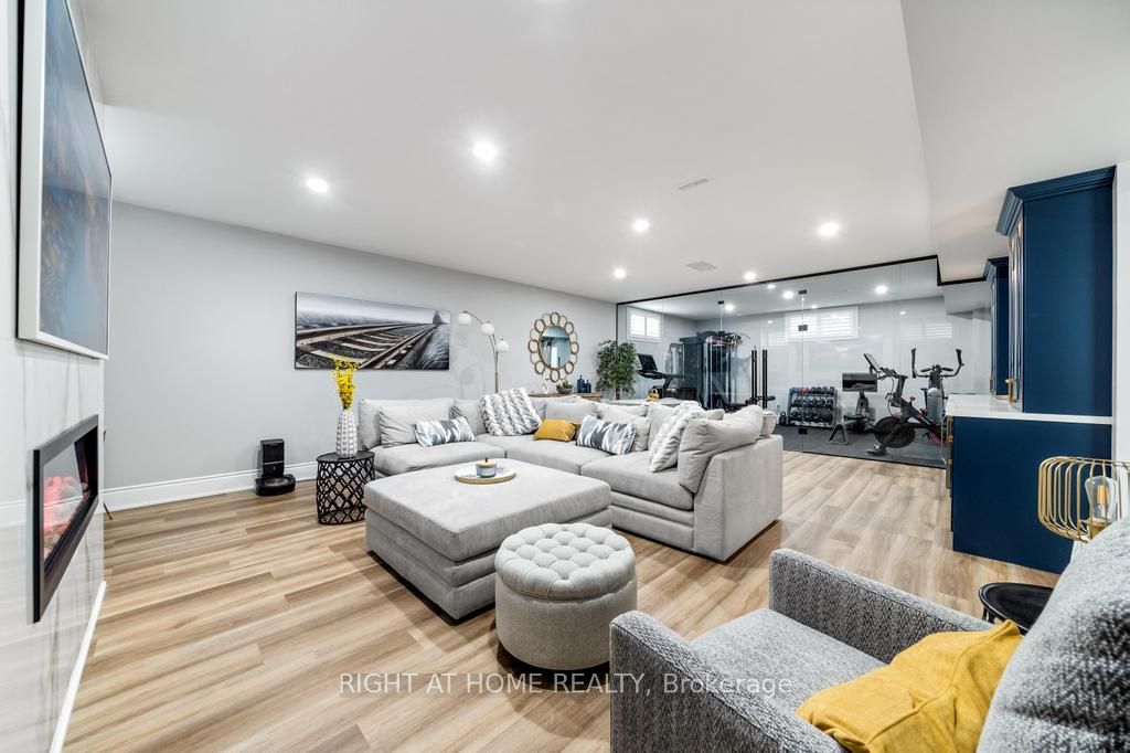 248 Cloverleaf Drive