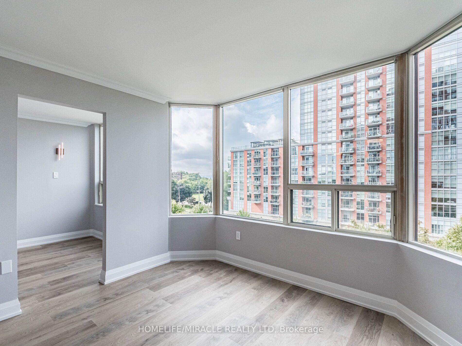 1270 Maple Crossing Boulevard, #604