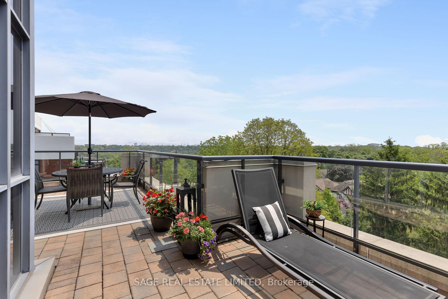 2 Bedrooms Condo at 25 Earlington, Toronto For sale