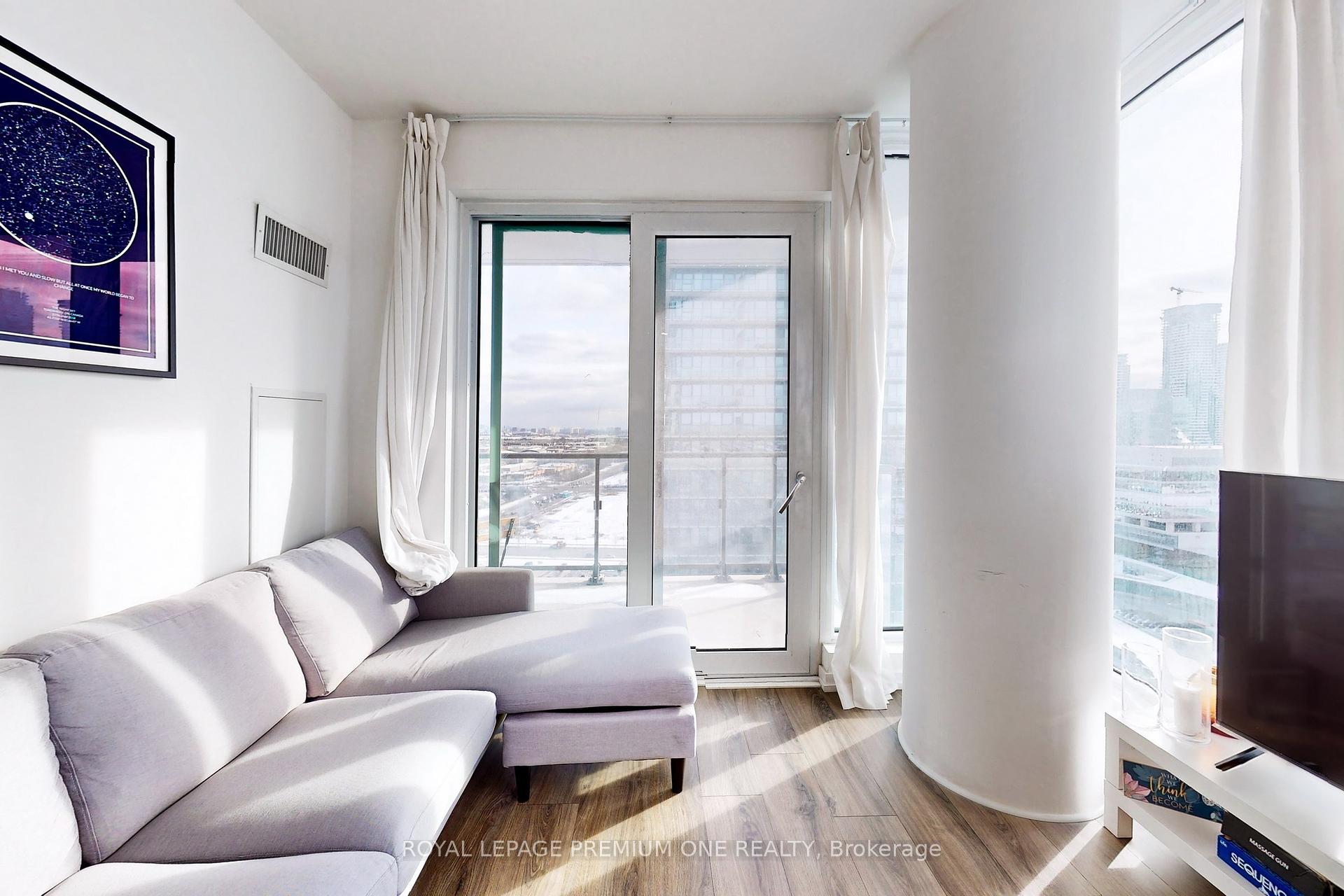 2 Bedrooms Condo at 1000 Portage,  Vaughan For sale