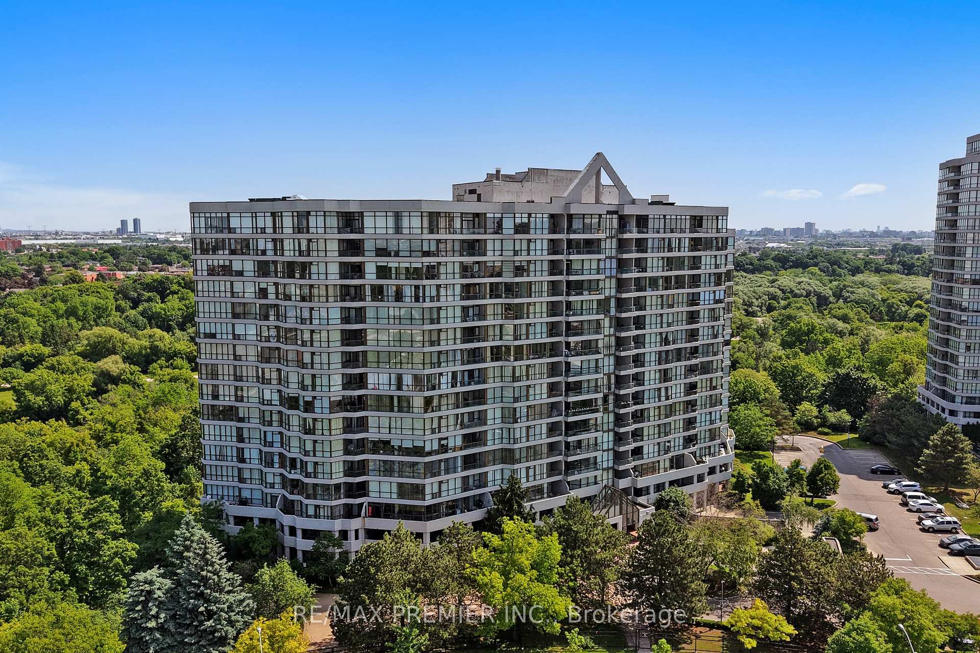 3 Bedrooms Condo at 1 Rowntree, Toronto For sale