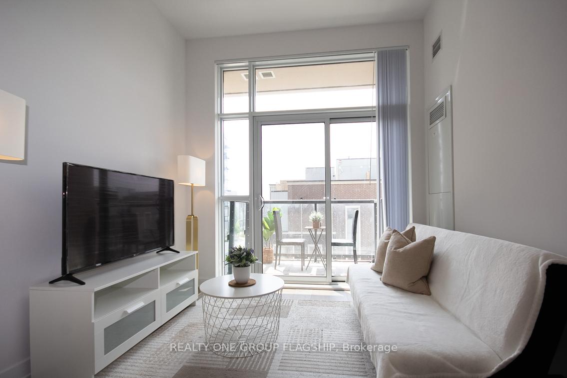 2 Bedrooms Condo at 38 Honeycrisp, Vaughan For sale