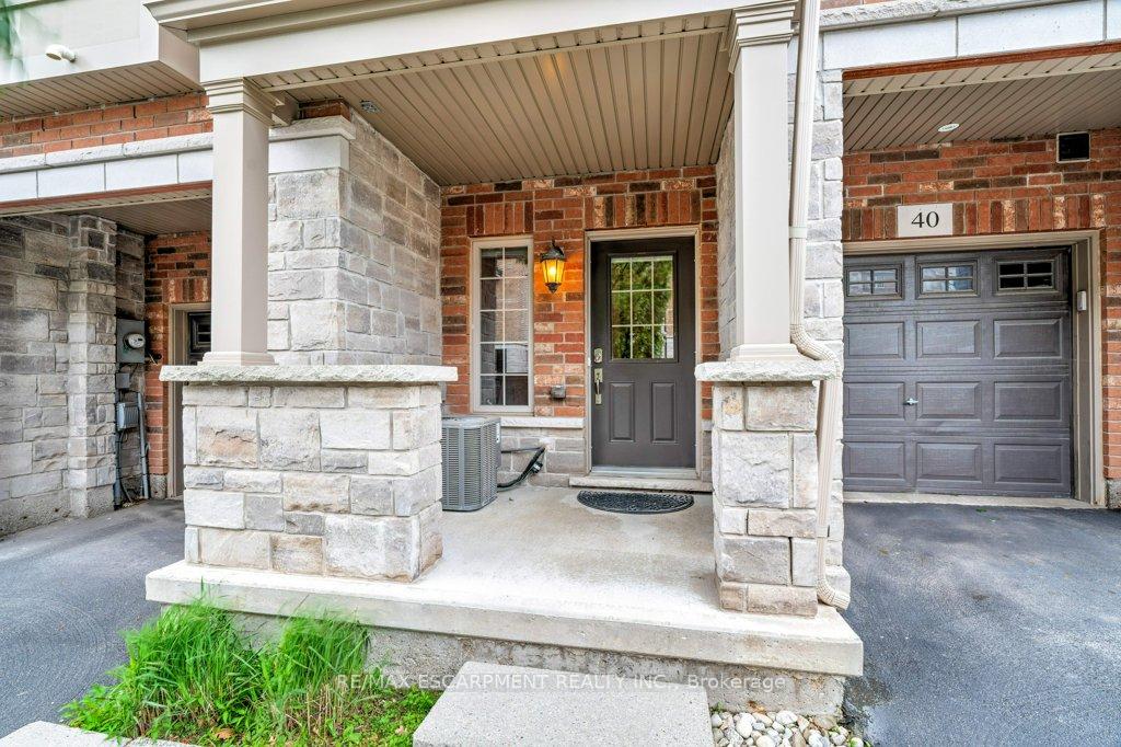 2 Bedrooms Condo at 257 Parkside, Hamilton For sale