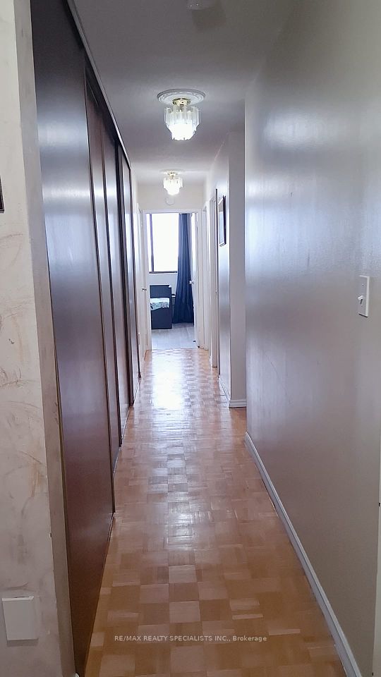 2556 Argyle