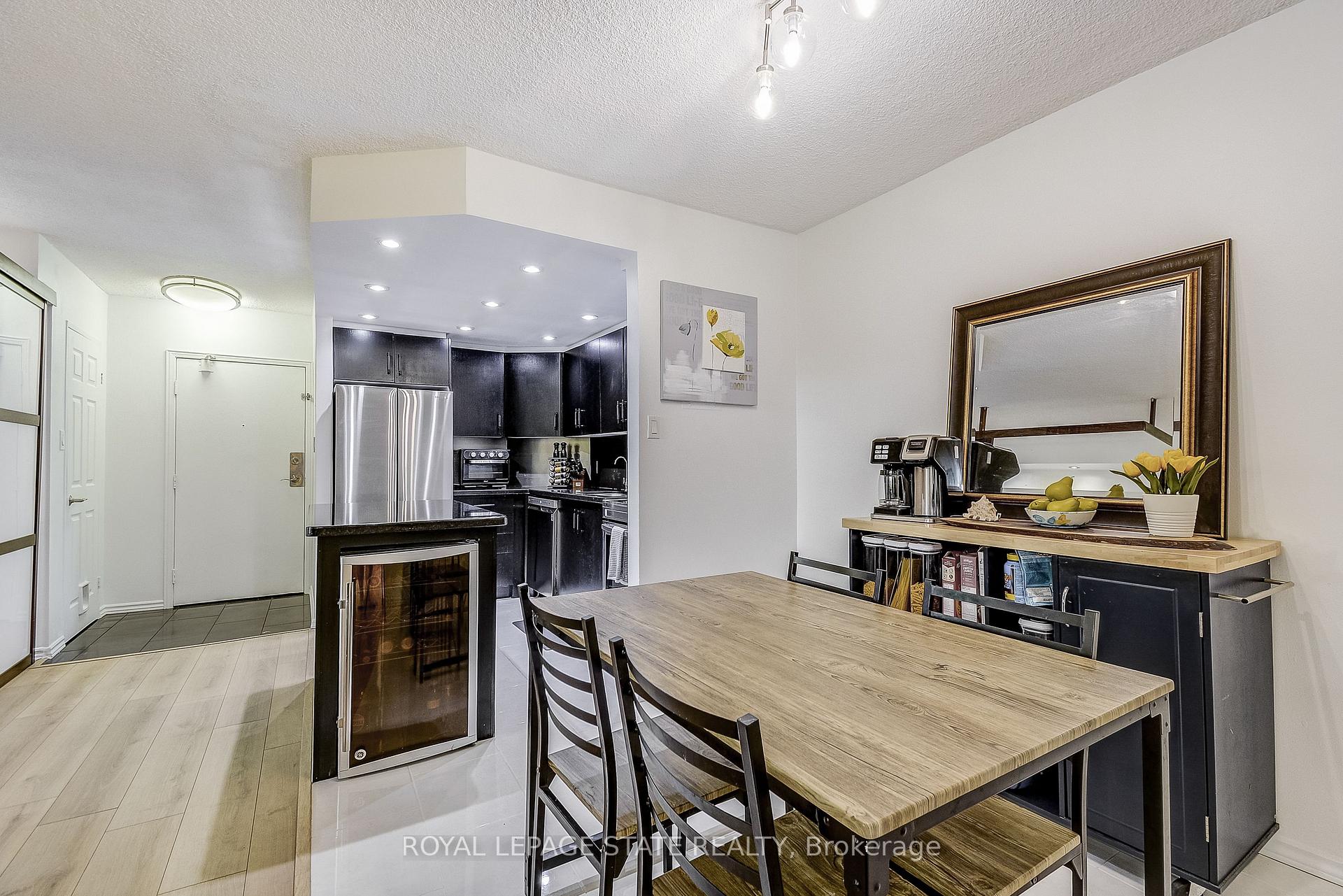 1 Bedroom Condo at 975 Warwick, Burlington For sale