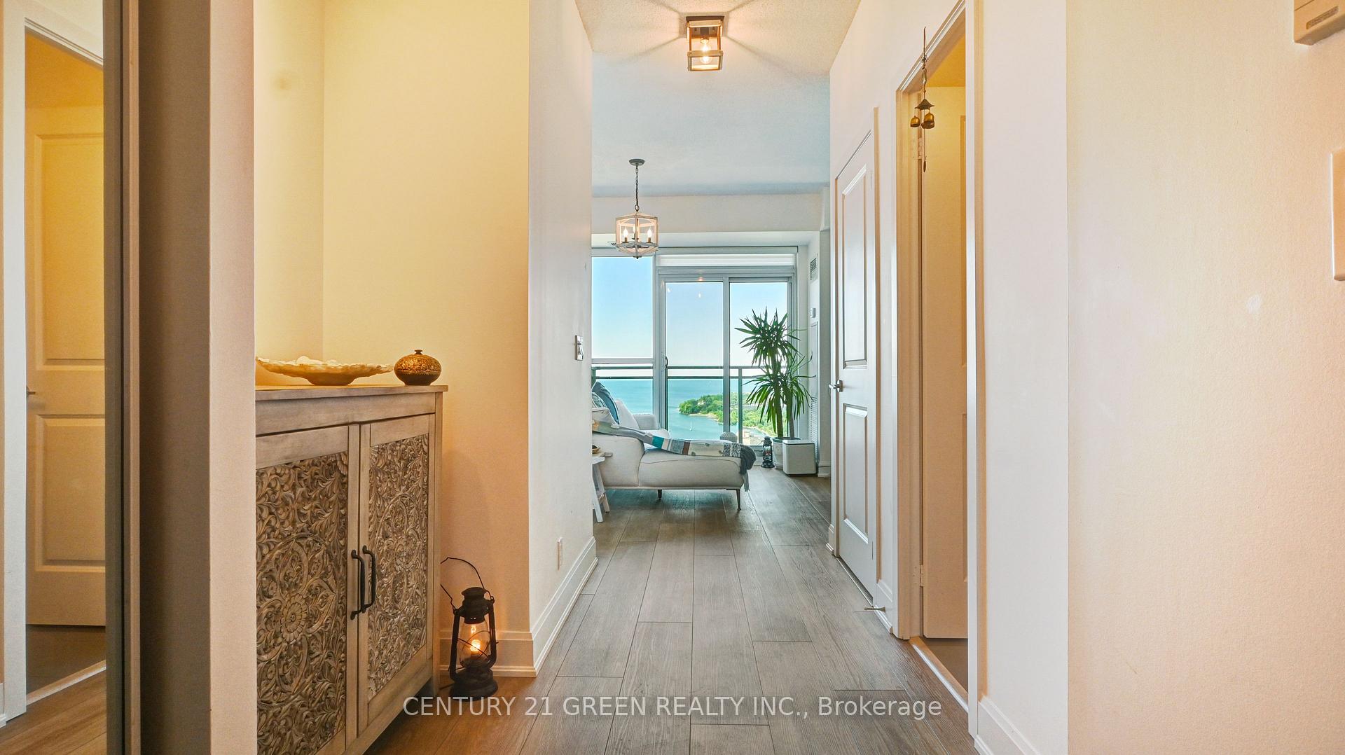 2 Bedrooms Condo at 33 Shore Breeze, Toronto For sale