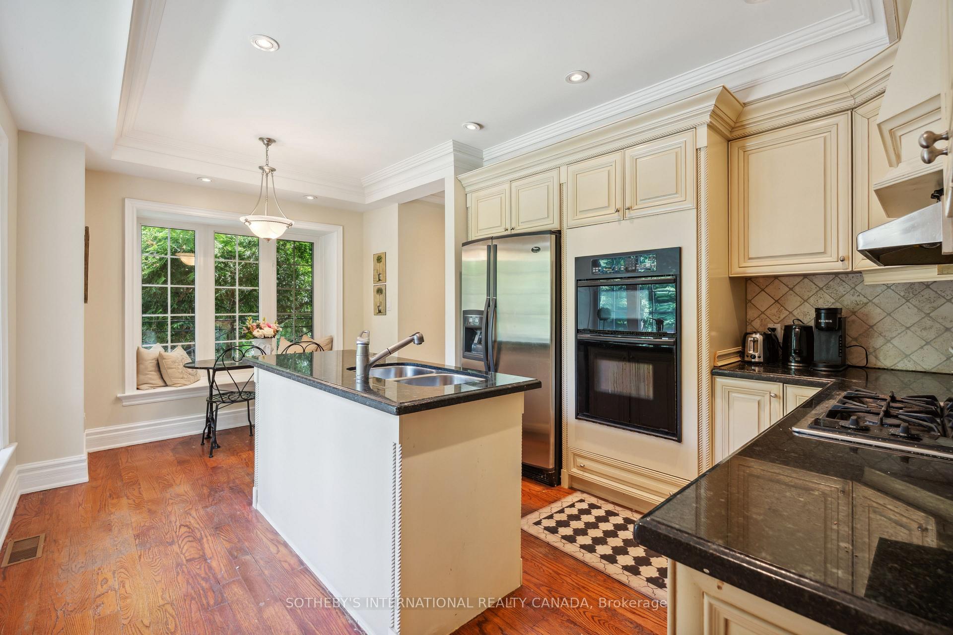 3 Bedrooms Condo at 16 Relmar, Toronto For sale