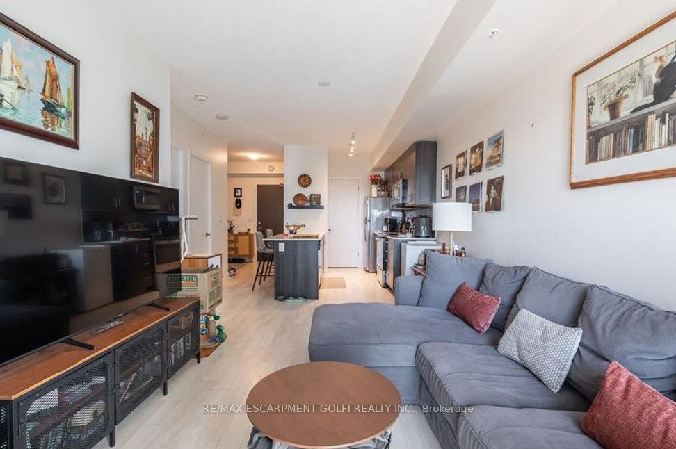 550 North Service Road, #404