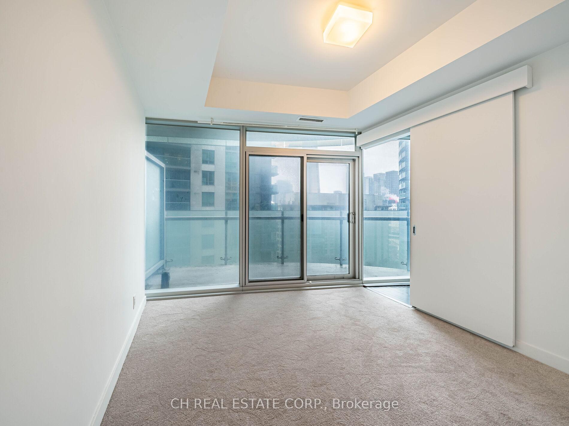 2 Bedrooms Condo at 12 York,  Toronto For sale