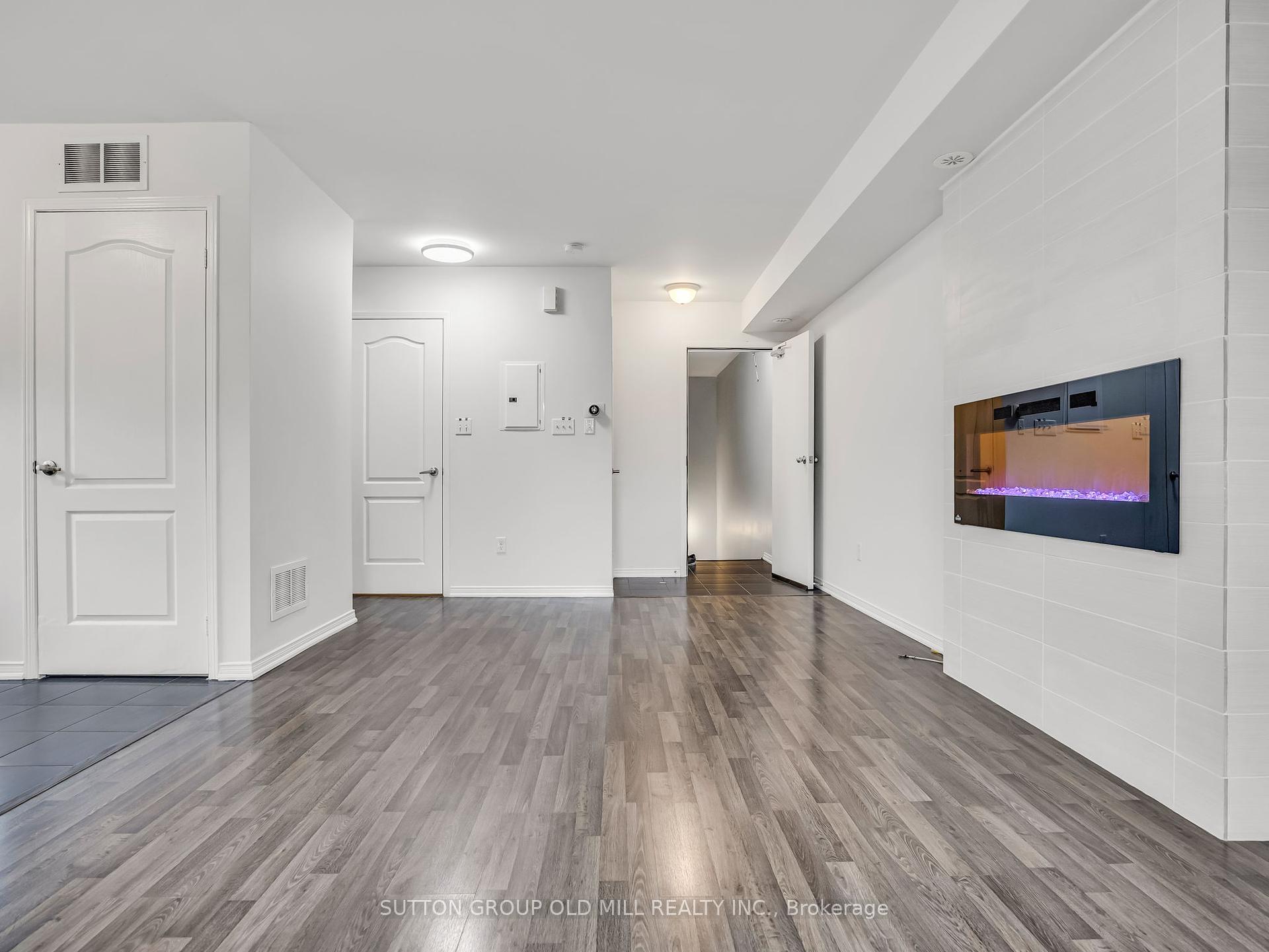 2 Bedrooms Condo at 43 Hays, Oakville For sale