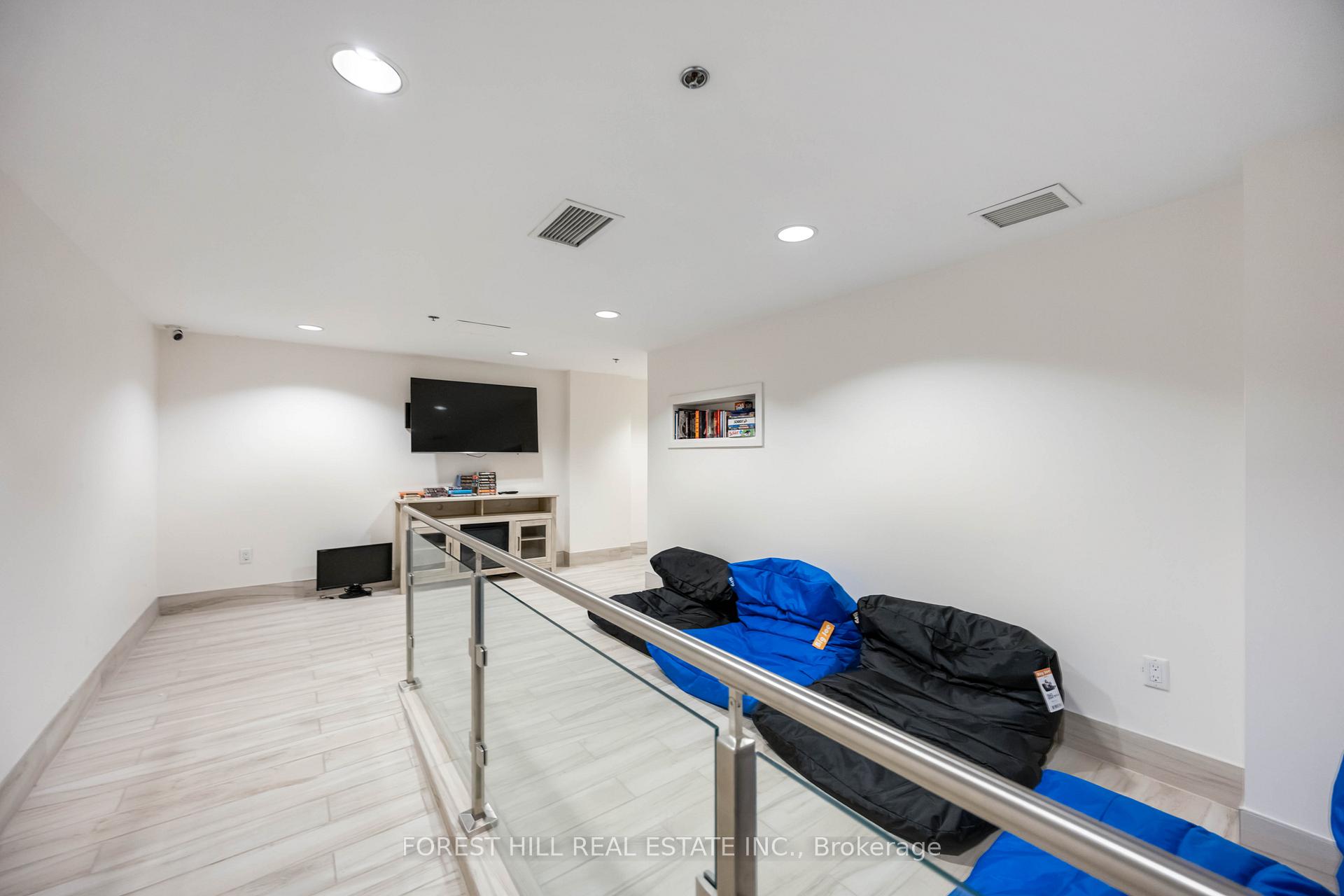 2 Bedrooms Condo at 812 Lansdowne, Toronto For sale