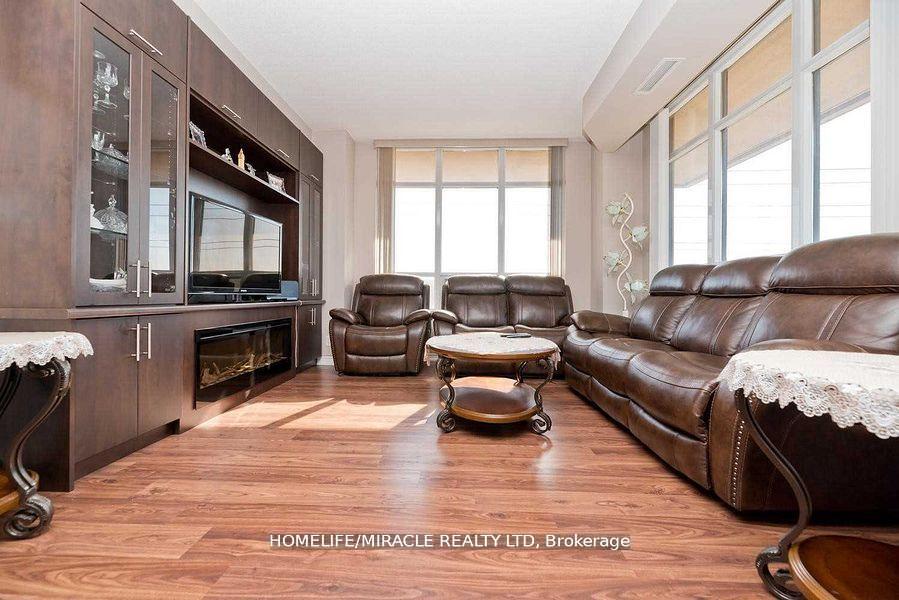 2 Bedrooms Condo at 9235 Jane, Vaughan For sale