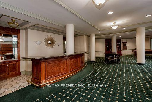 2 Bedrooms Condo at 53 Woodbridge, Vaughan For sale