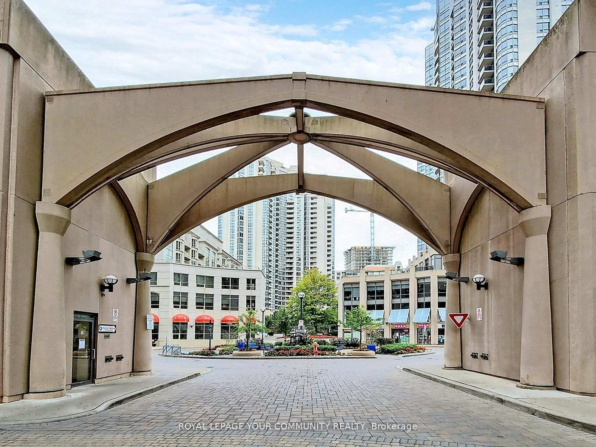 2 Bedrooms Condo at 15 Northtown,  Toronto For sale
