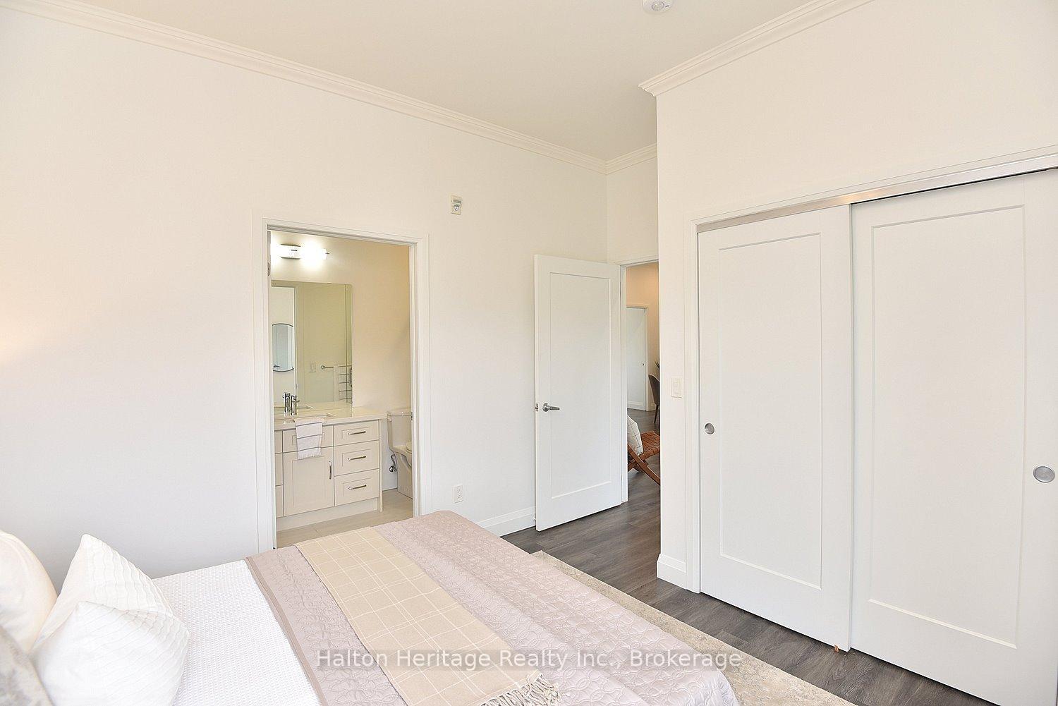 2 Bedrooms Condo at 30 Hamilton,  Hamilton For sale