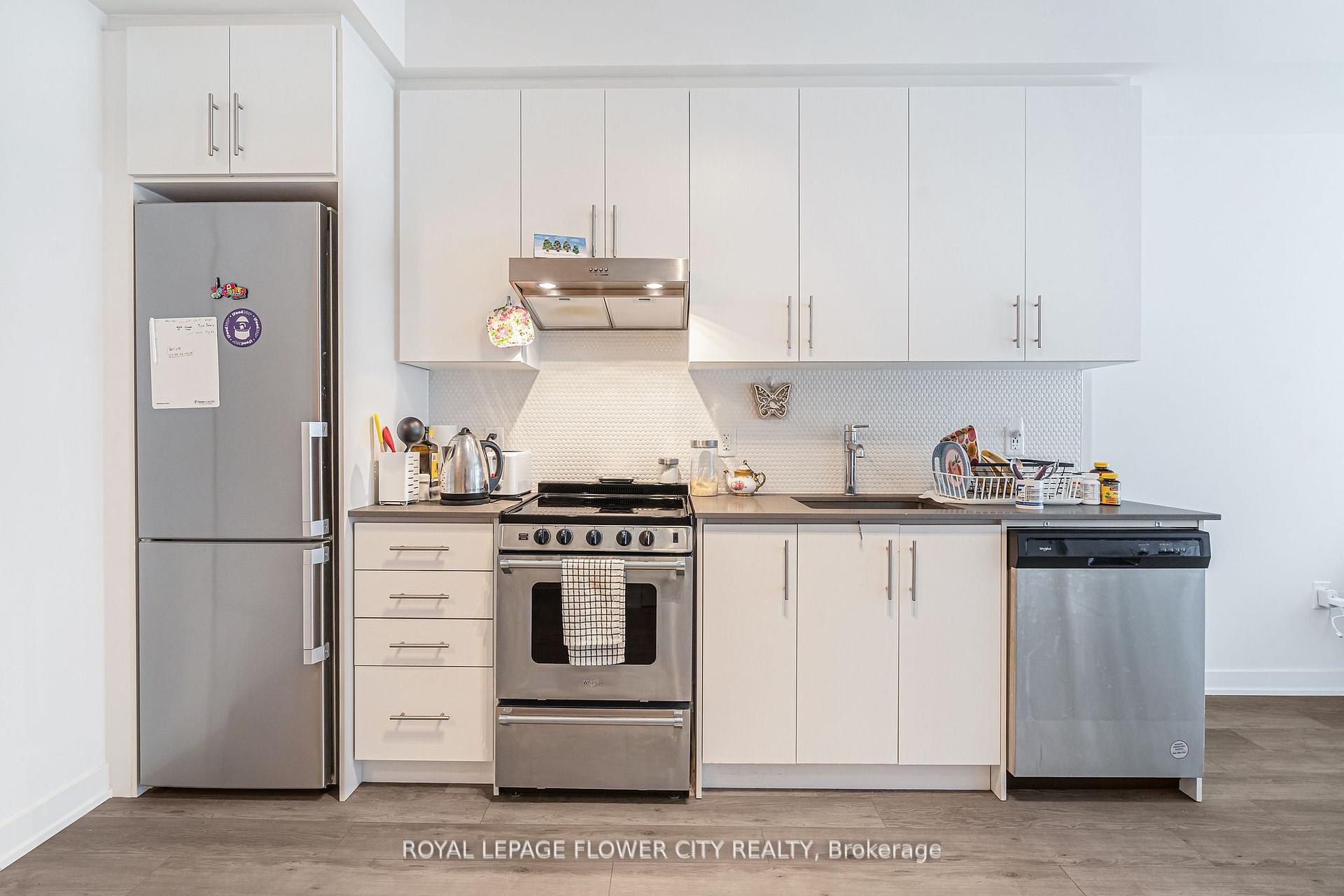 2 Bedrooms Condo at 212 King William, Hamilton For sale