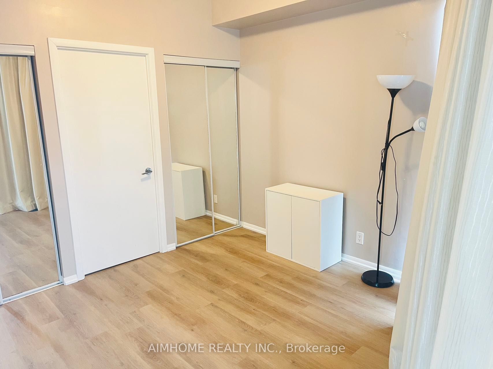 832 Bay Street, #2405
