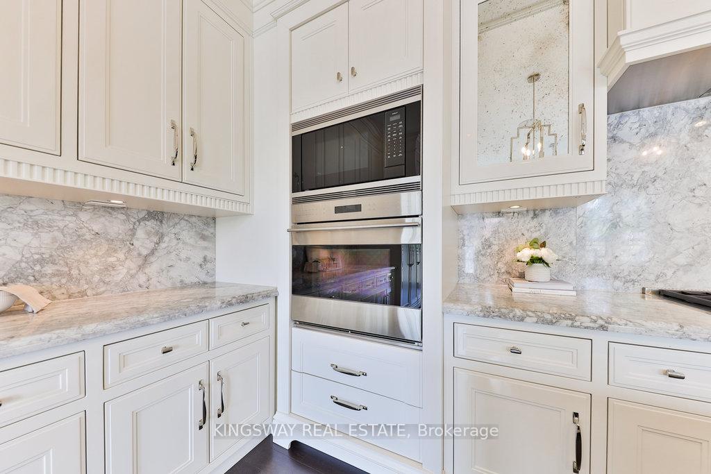 2 Bedrooms Condo at 300 Randall, Oakville For sale