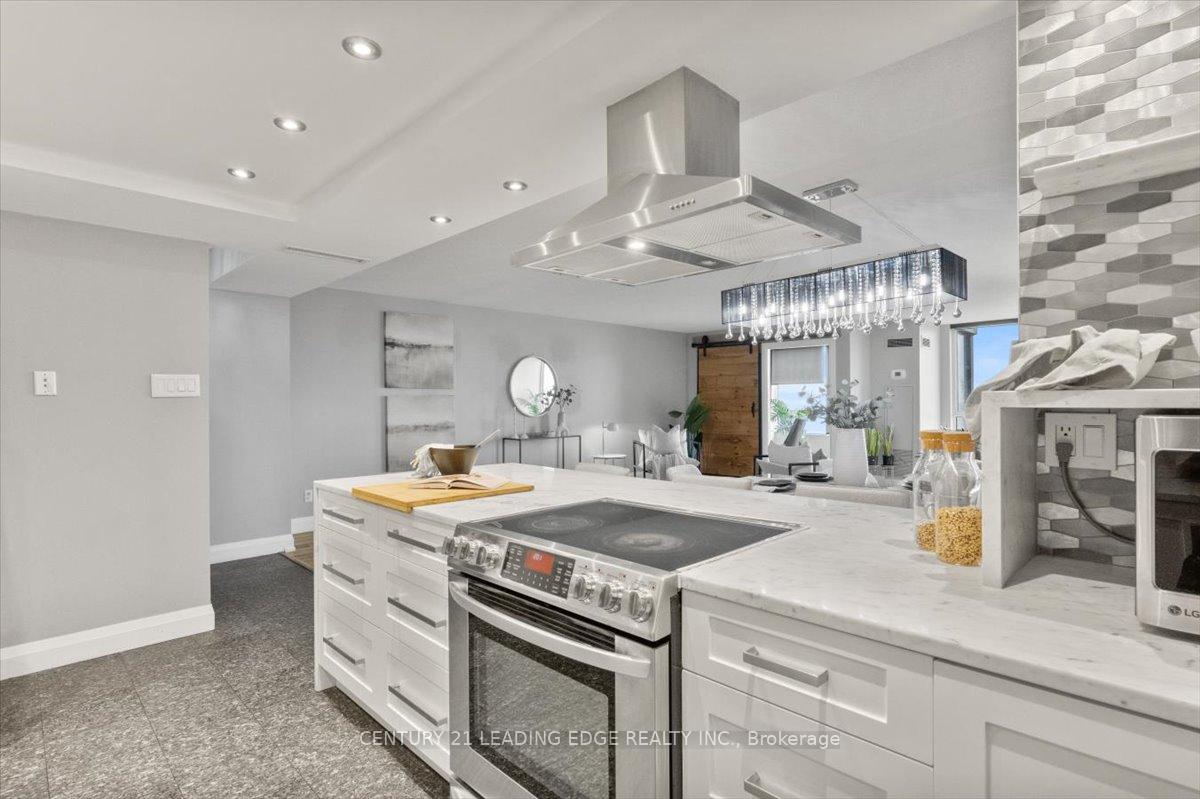 3 Bedrooms Condo at 131 TORRESDALE,  Toronto For sale