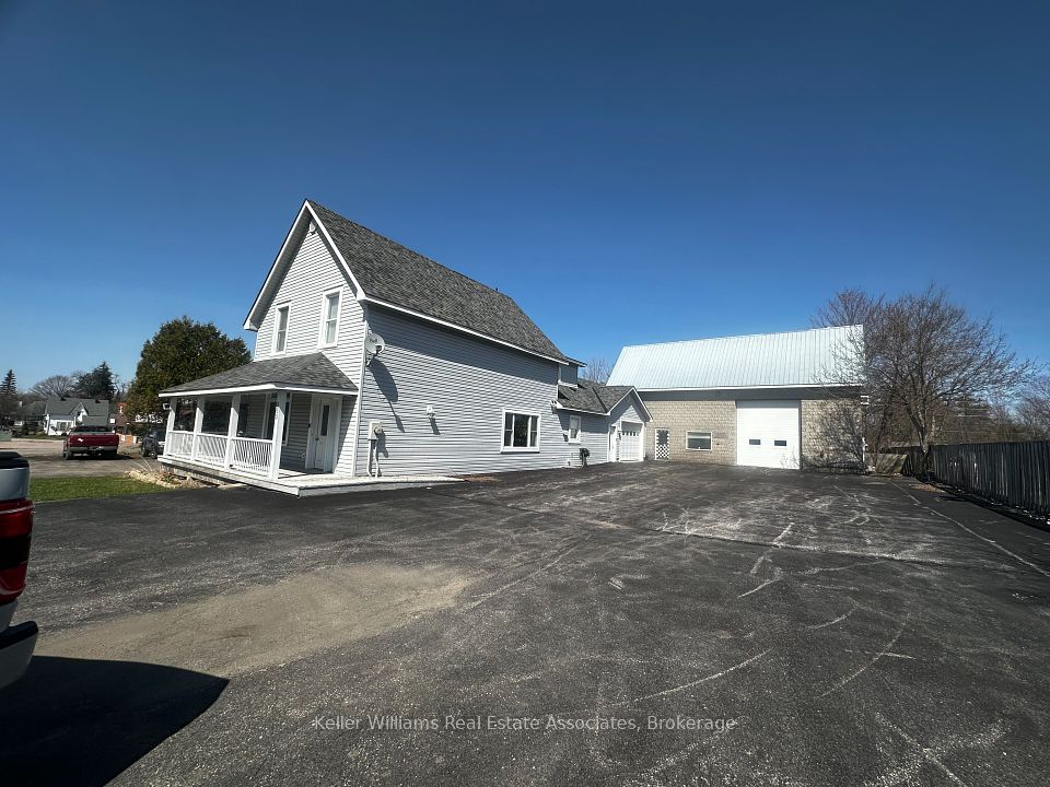 860 Muskoka Road South