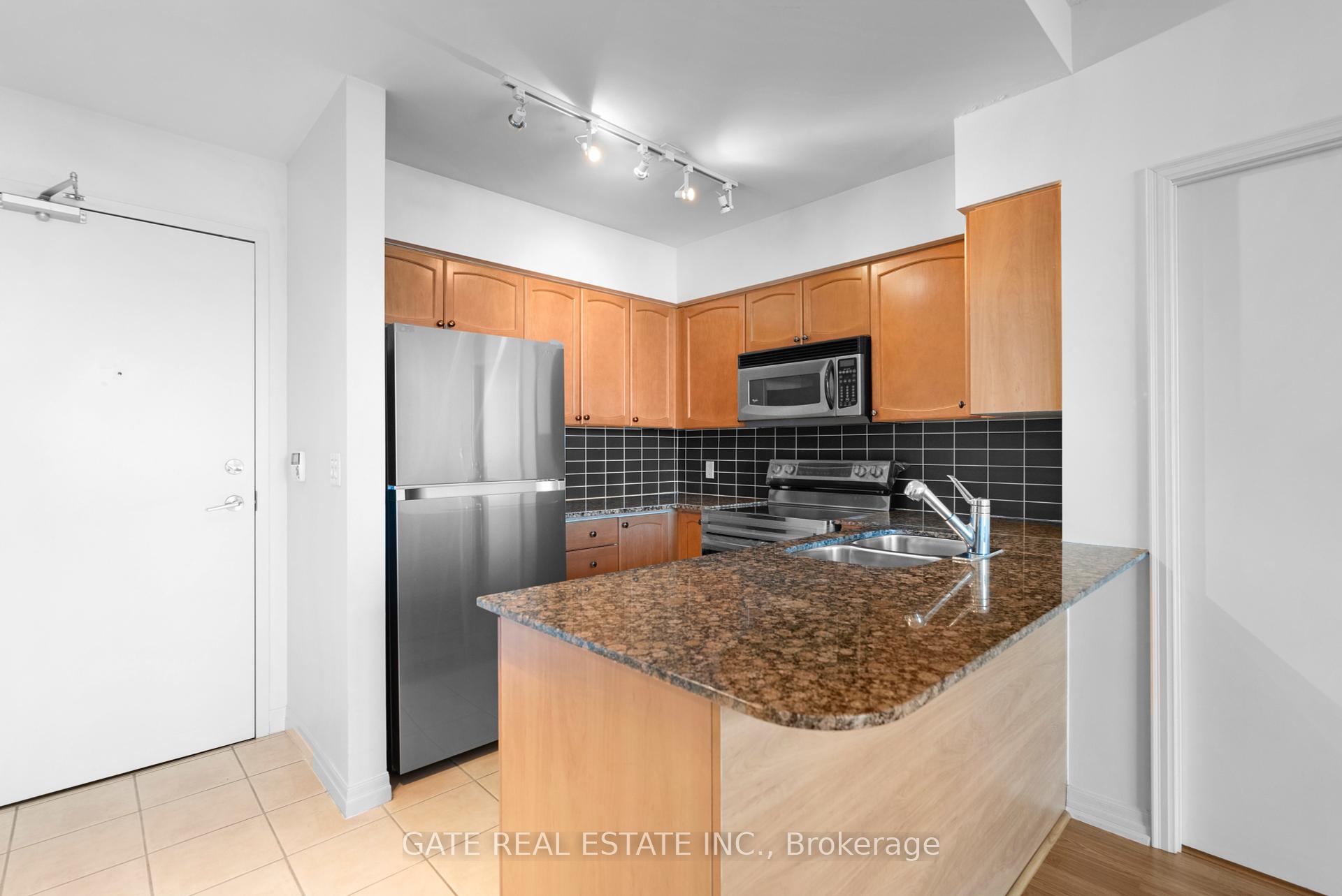 2 Bedrooms Condo at 38 Fontenay, Toronto For sale