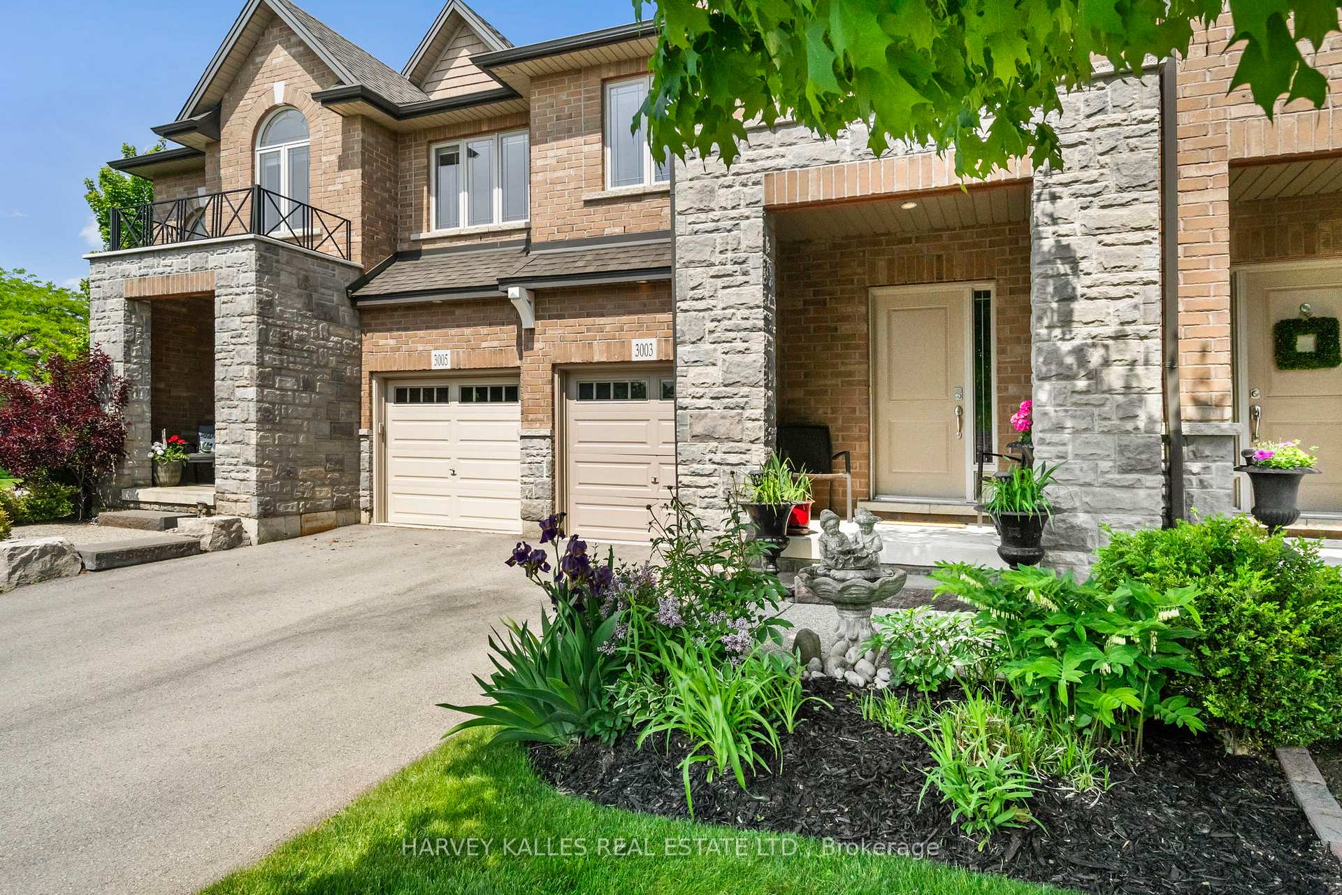 3 Bedrooms Condo at 3003 Glover, Burlington For sale