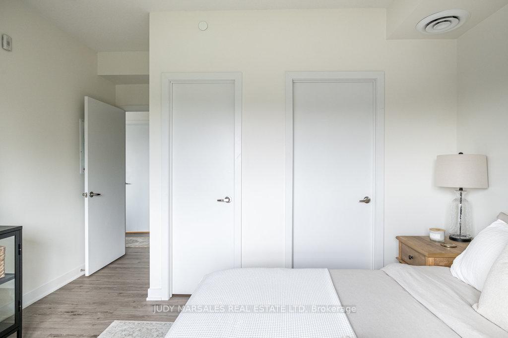 2 Bedrooms Condo at 16 Markle,  Hamilton For sale