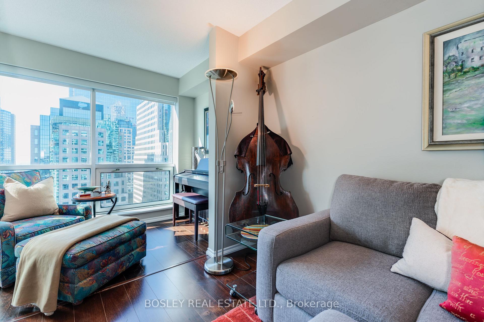 2 Bedrooms Condo at 10 Queens,  Toronto For sale