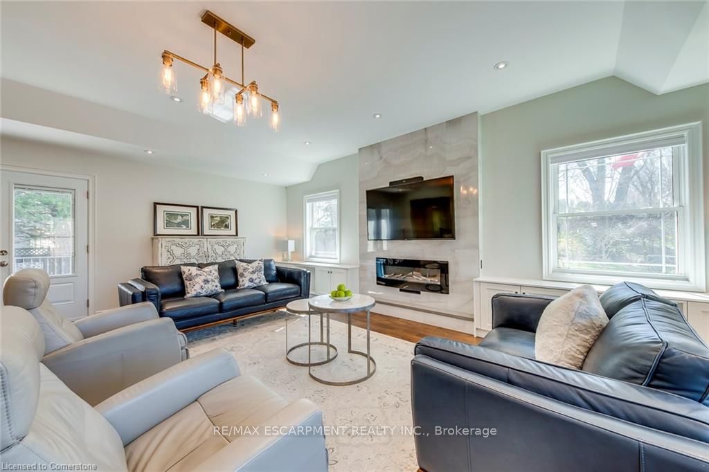4306 Lakeshore Road