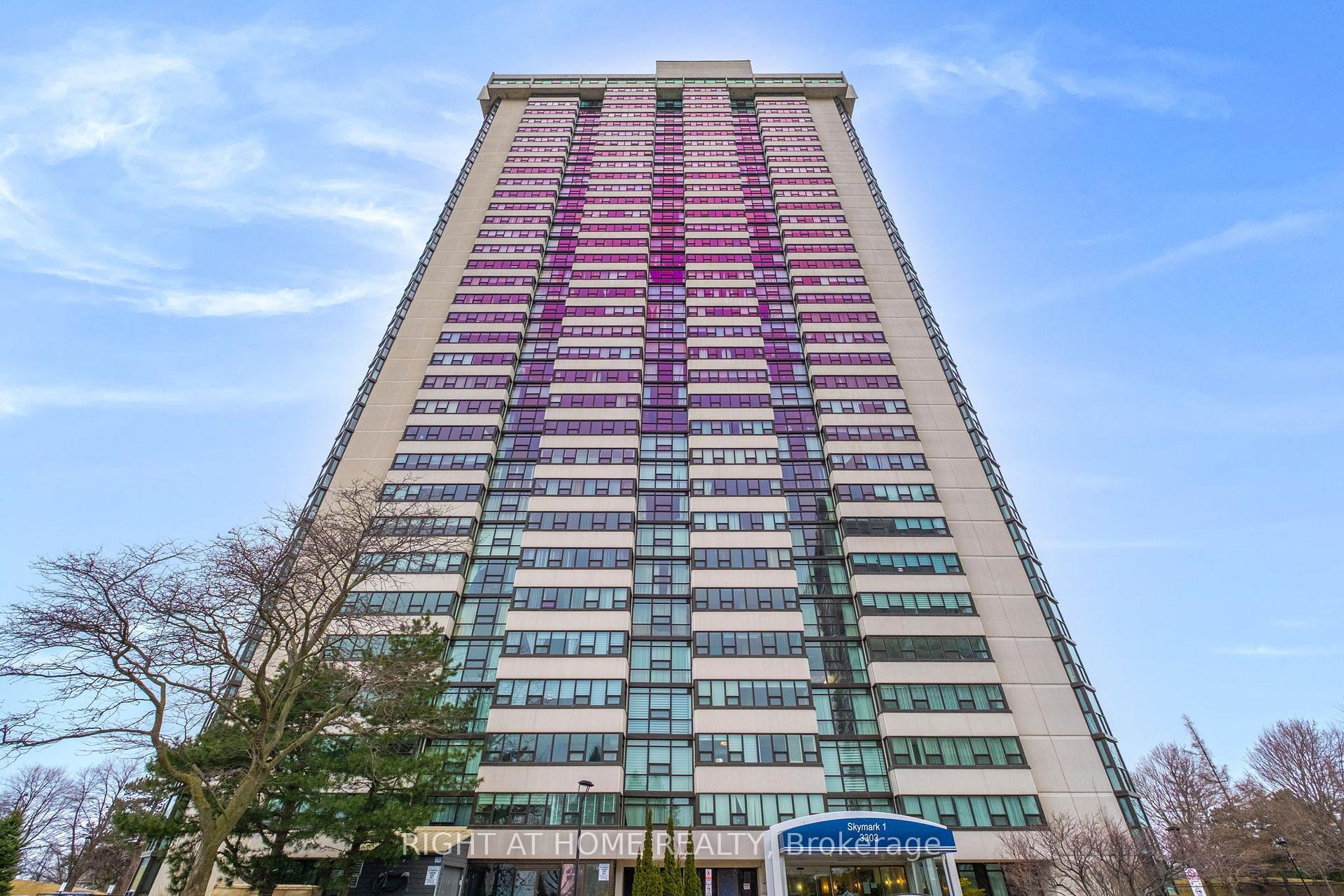 4 Bedrooms Condo at 3303 Don Mills,  Toronto For sale