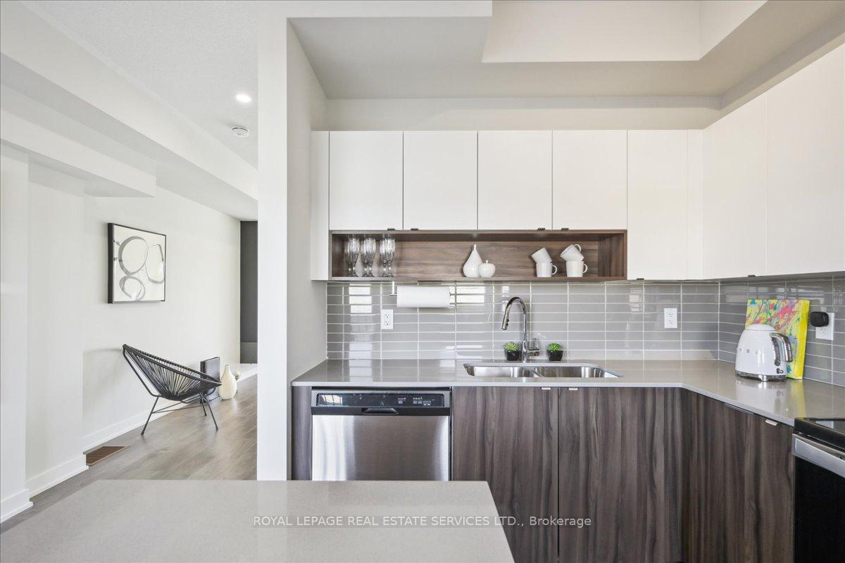 4 Bedrooms Condo at 1121 Cooke, Burlington For sale