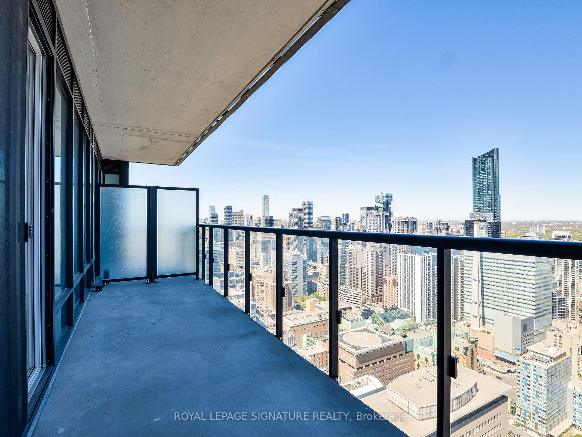 2 Bedrooms Condo at 488 University,  Toronto For sale
