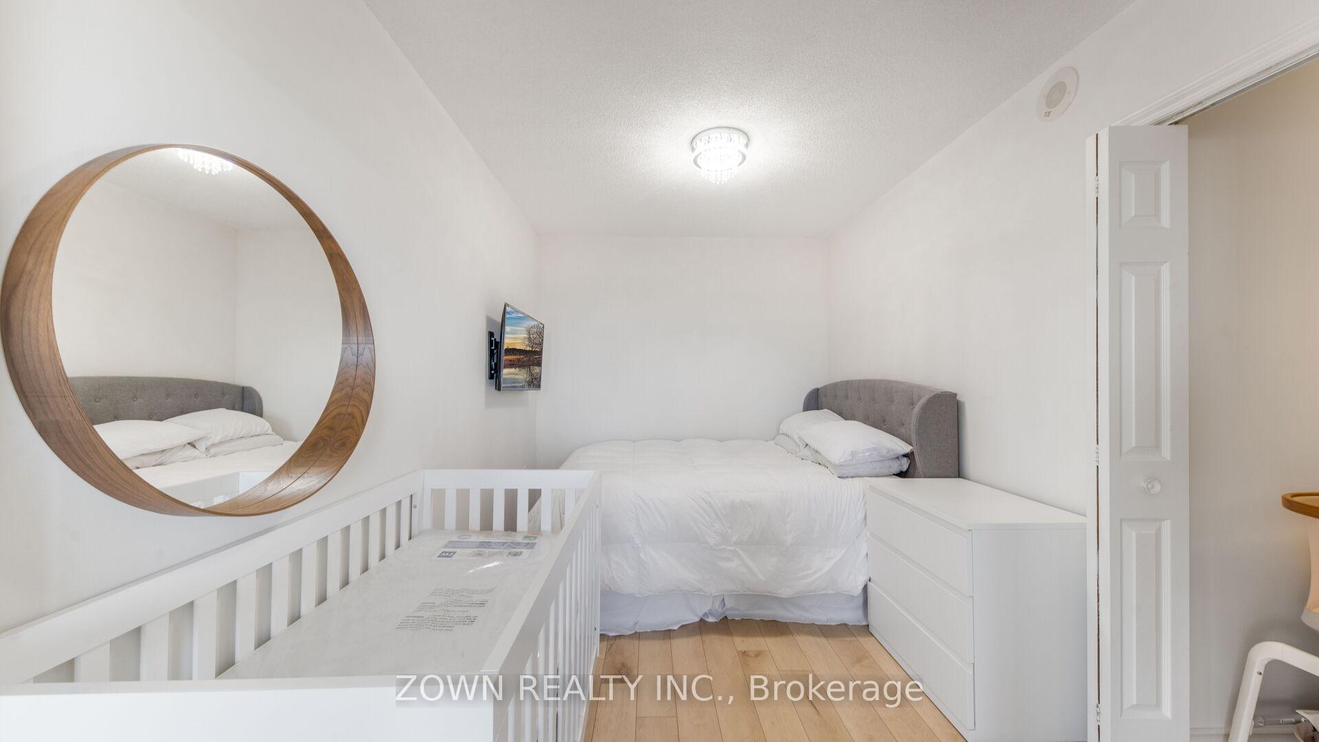 3 Bedrooms Condo at 15 Maplewood, Toronto For sale