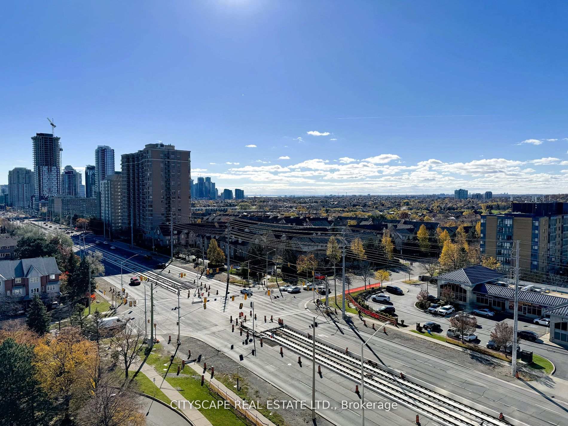 2 Bedrooms Condo at 25 Trailwood, Mississauga For sale