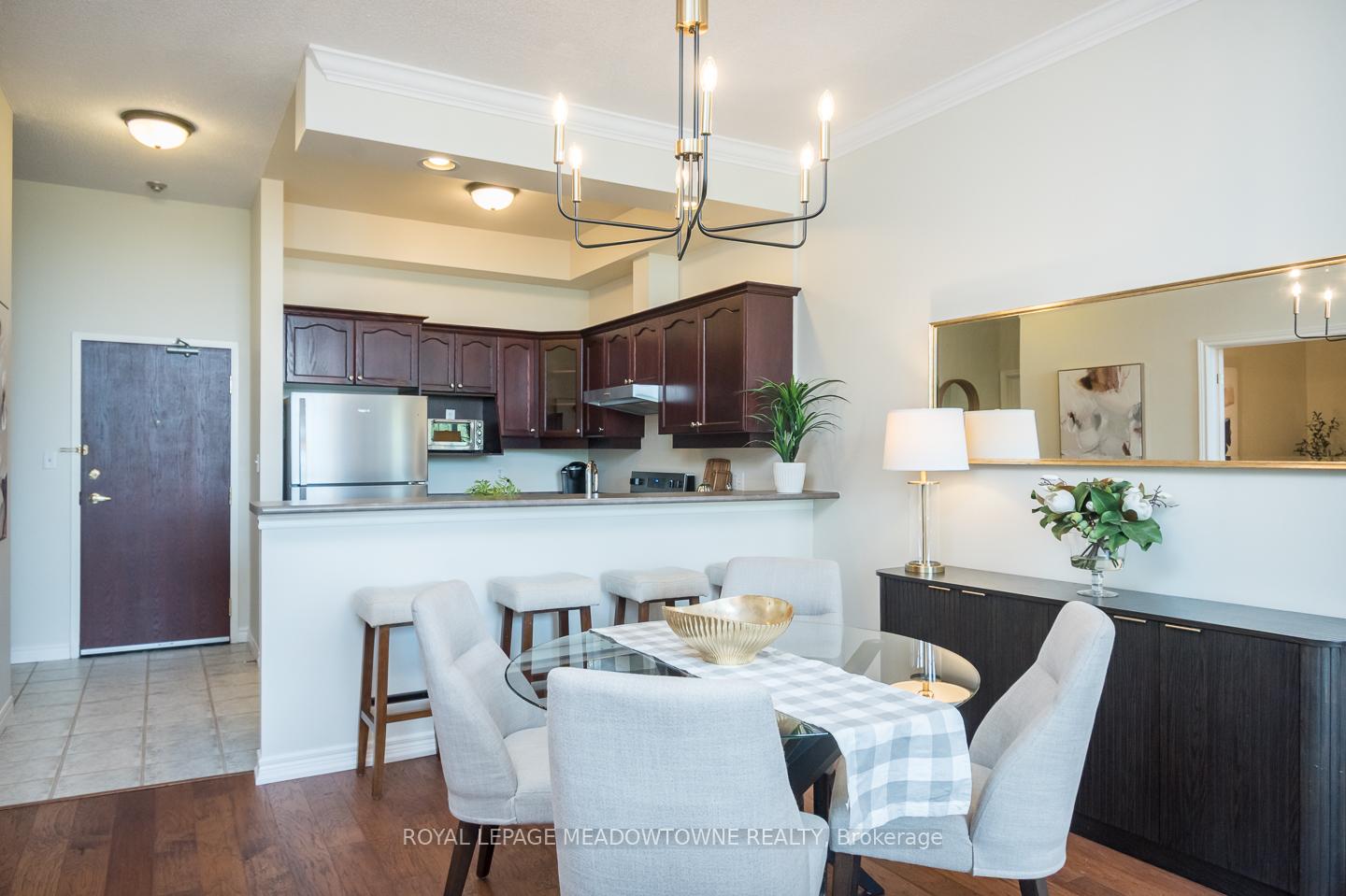 2 Bedrooms Condo at 262 Dundas, Hamilton For sale