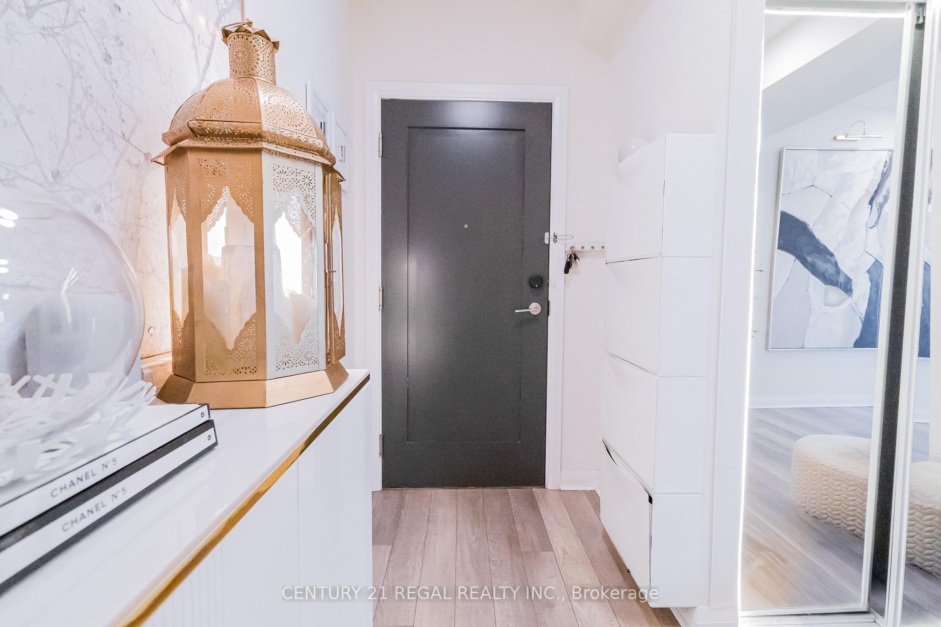 2 Bedrooms Condo at 5025 Four Springs, Mississauga For sale