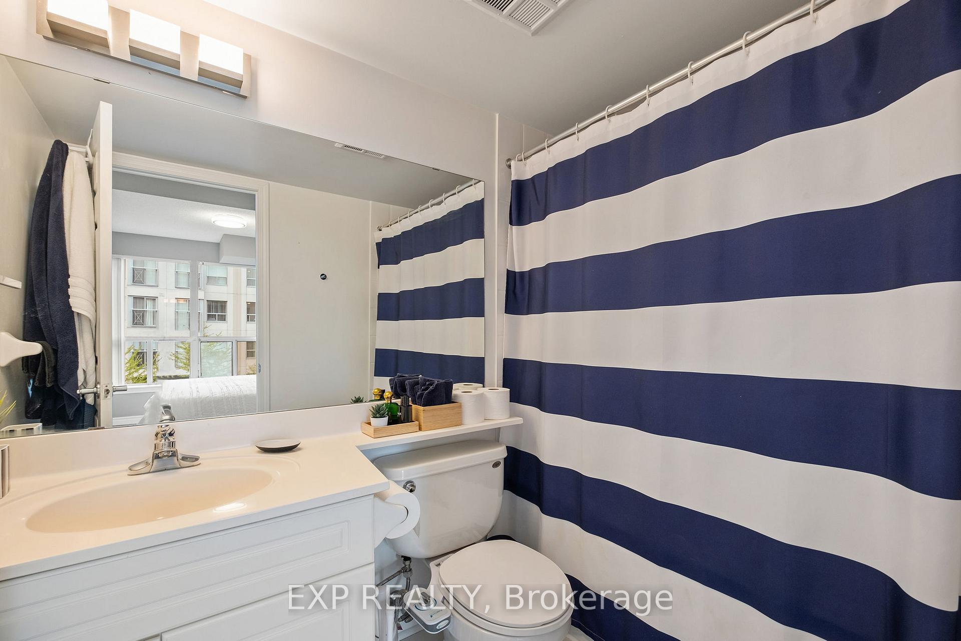 2 Bedrooms Condo at 19 Barberry, Toronto For sale
