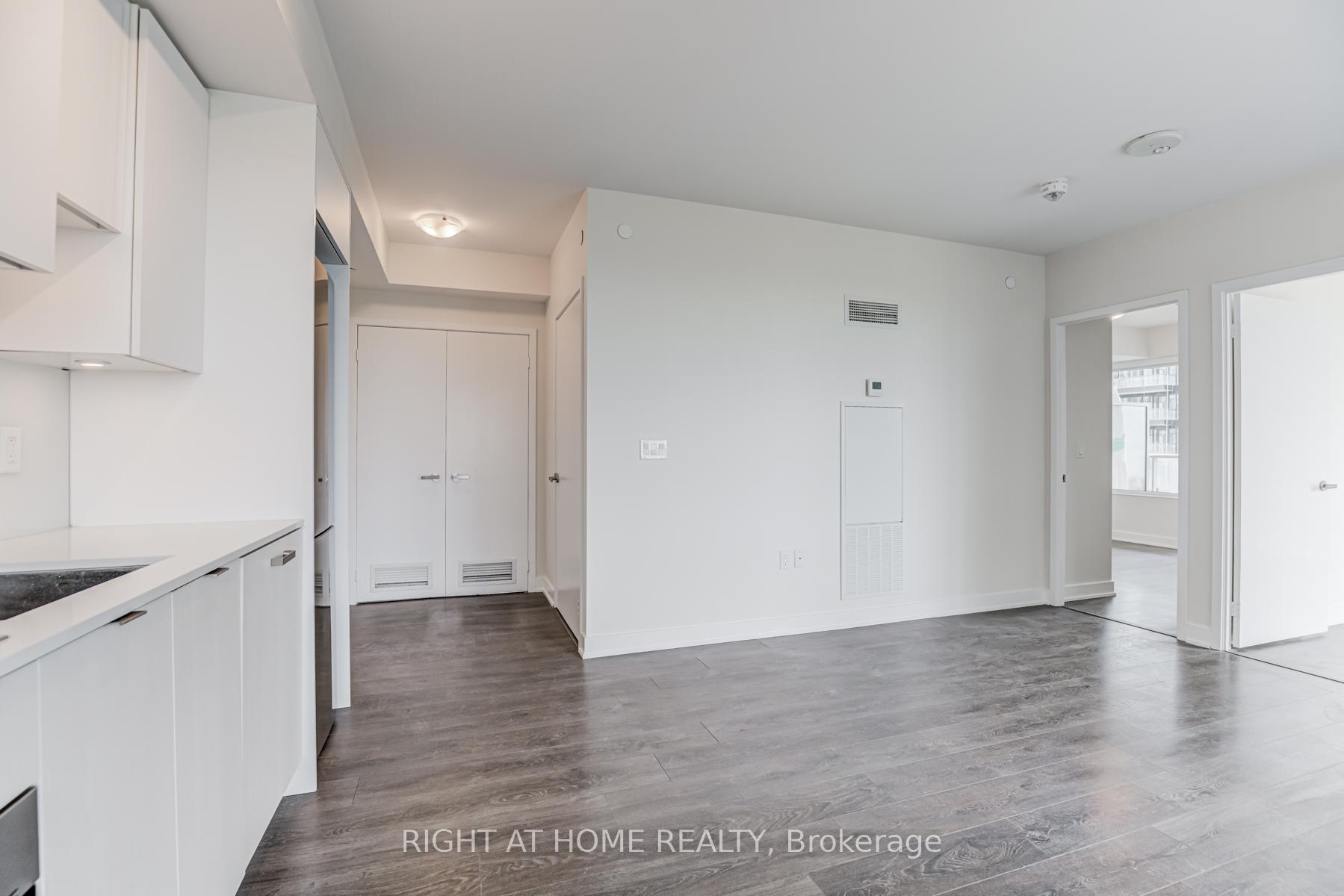 2 Bedrooms Condo at 99 Broadway, Toronto For sale