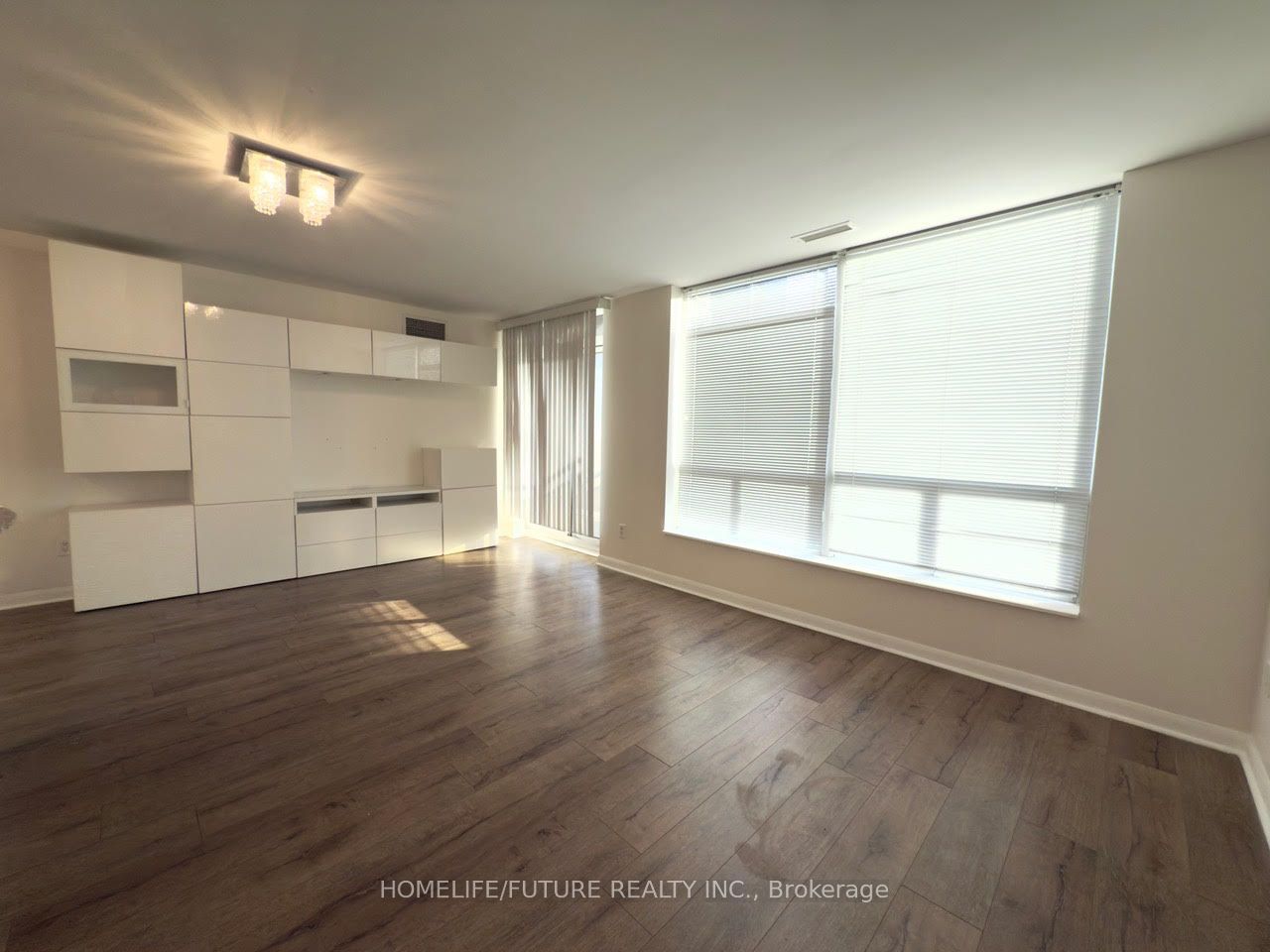 33 Sheppard Avenue E, #806