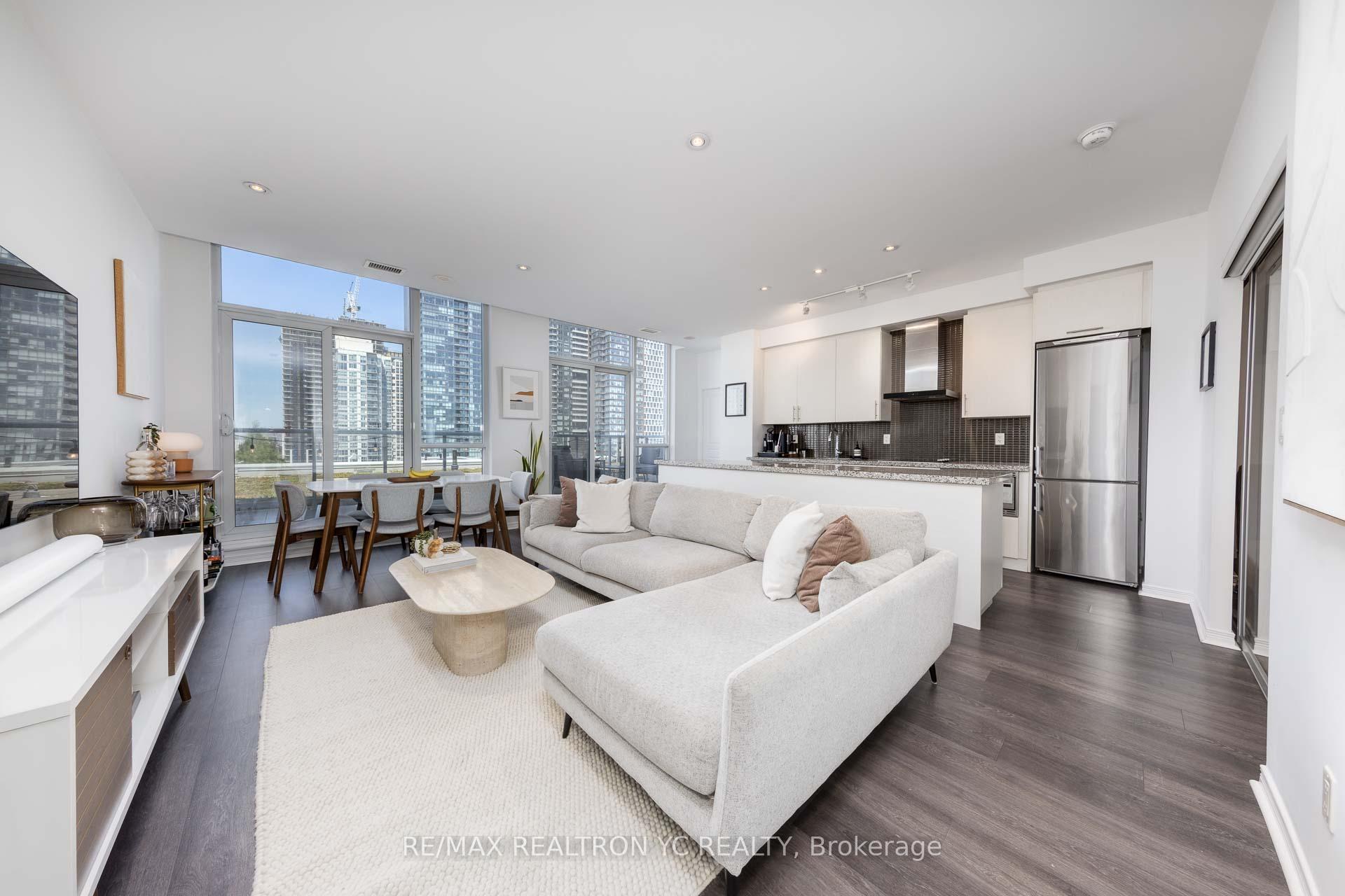 2 Bedrooms Condo at 352 Front, Toronto For sale