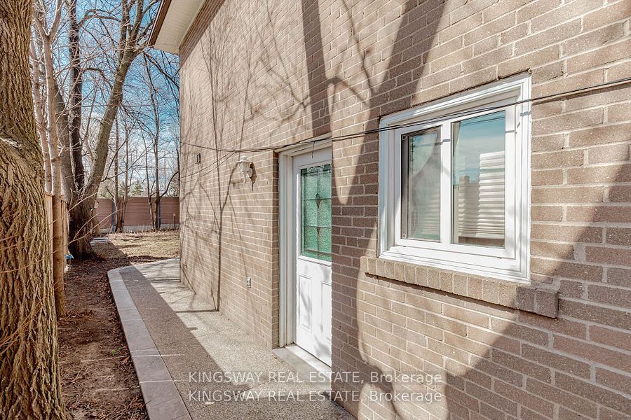 1395 Tyneburn Crescent