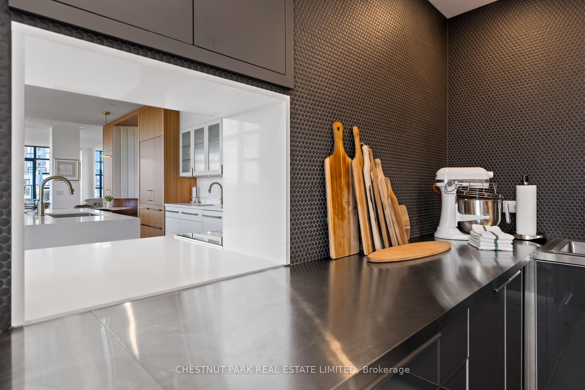 3 Bedrooms Condo at 170 Chiltern Hill, Toronto For sale