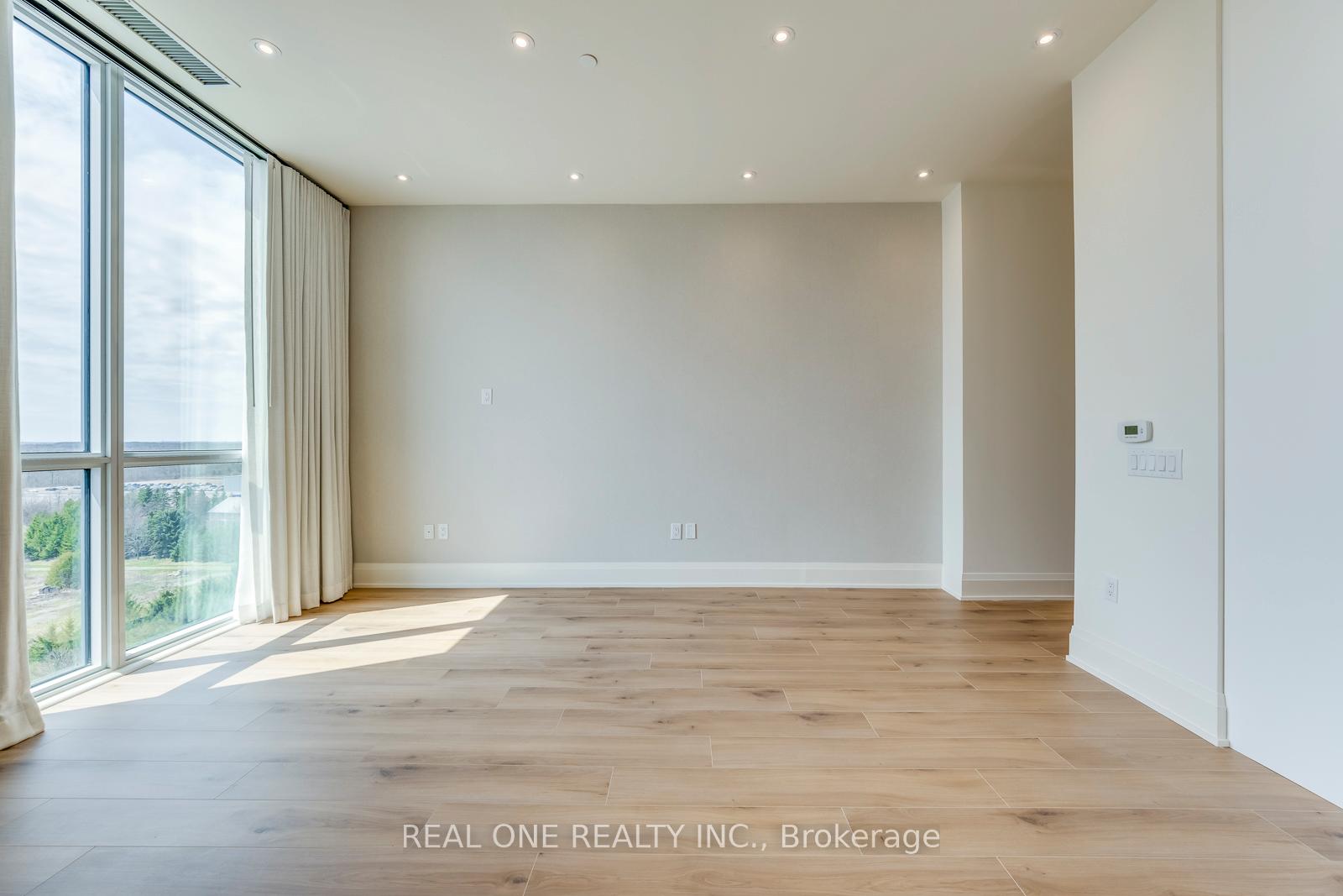 3 Bedrooms Condo at 509 Dundas, Oakville For sale