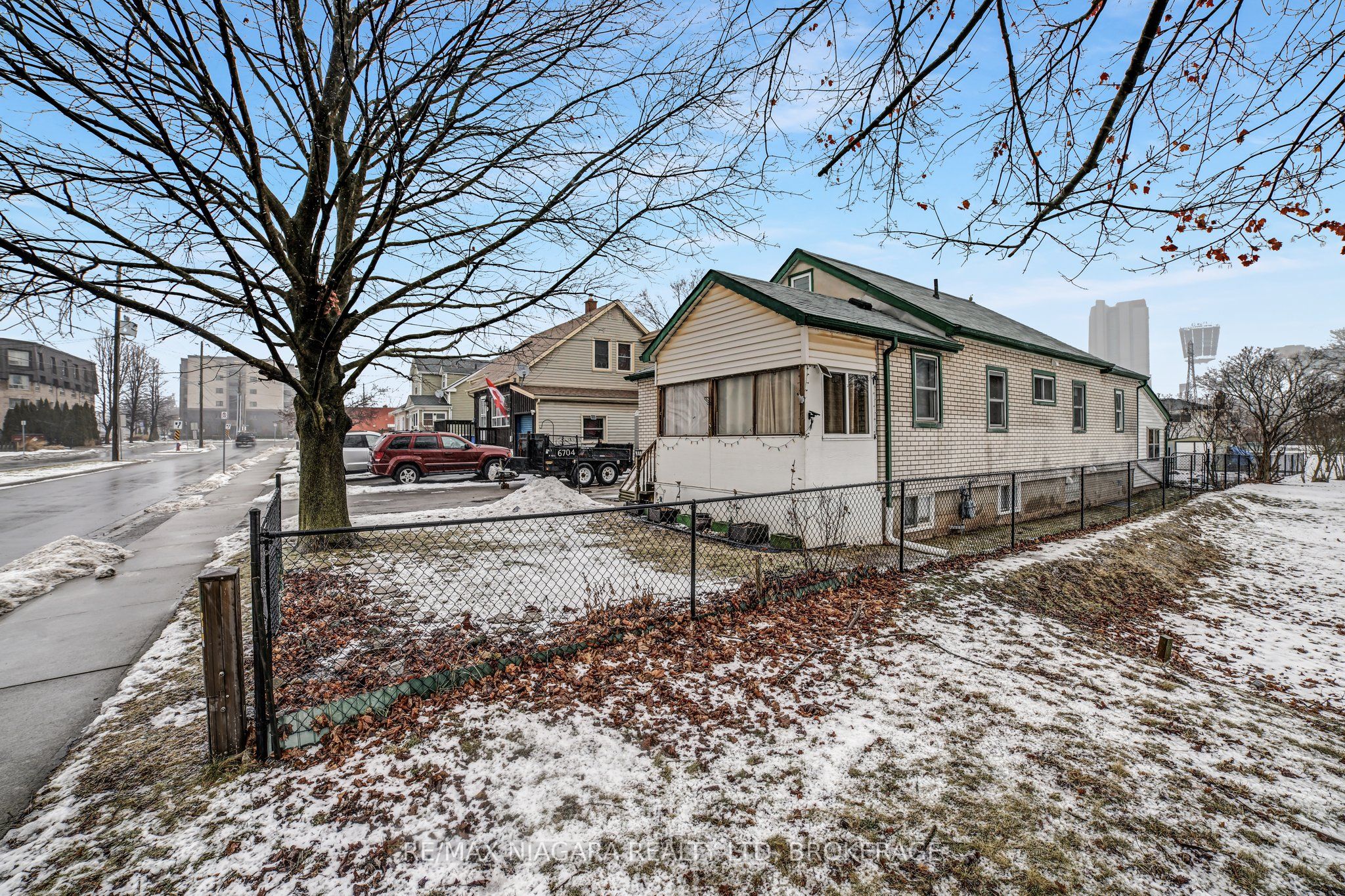 6704 Ailanthus Avenue #MAIN, Niagara Falls 217 - Arad/Fallsview