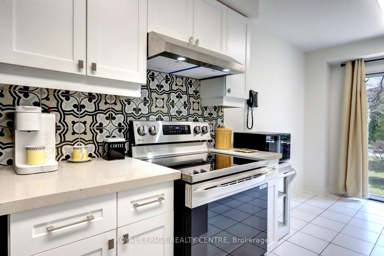 3 Bedrooms Condo at 5230 Glen Erin, Mississauga For sale