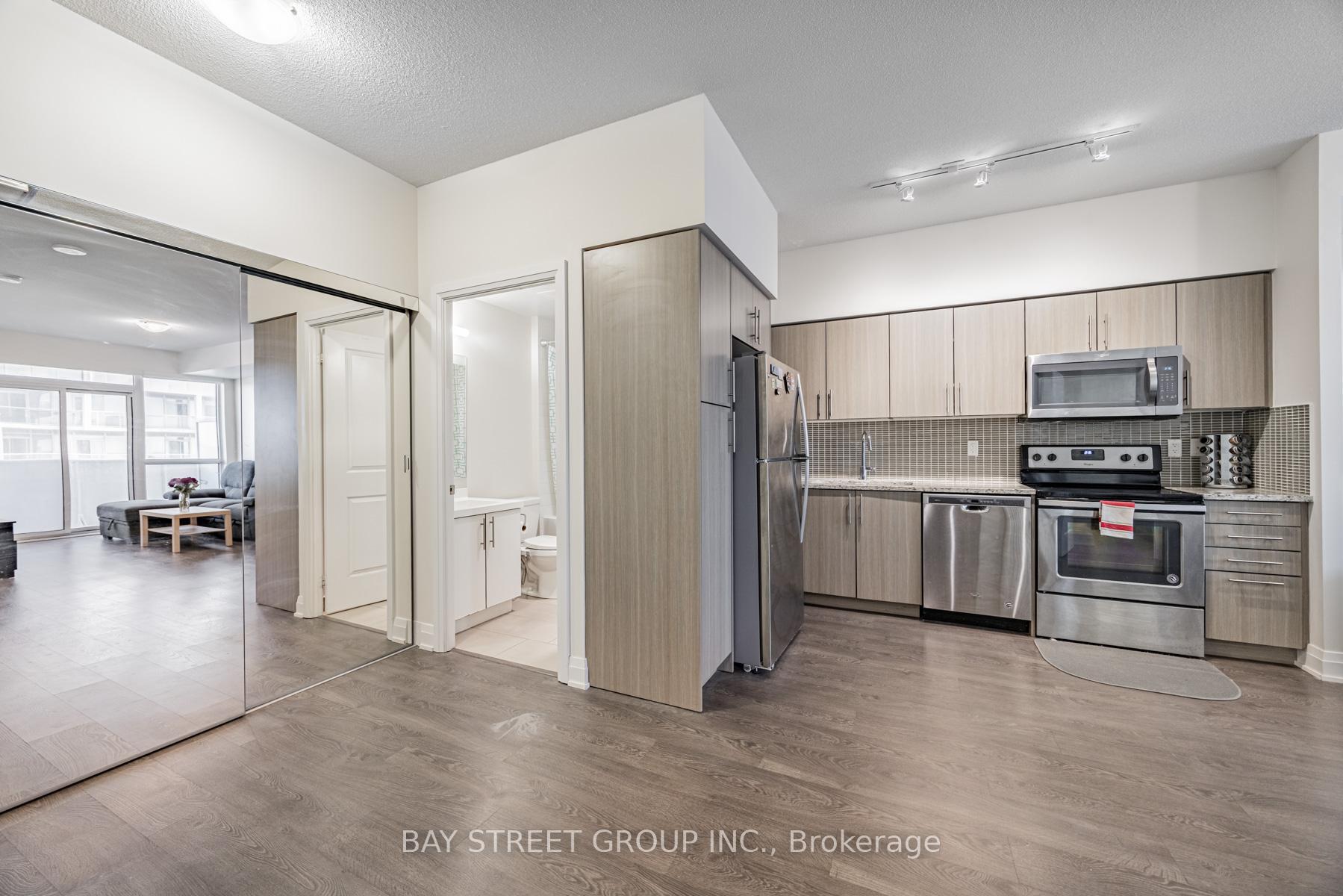 2 Bedrooms Condo at 55 Speers, Oakville For sale