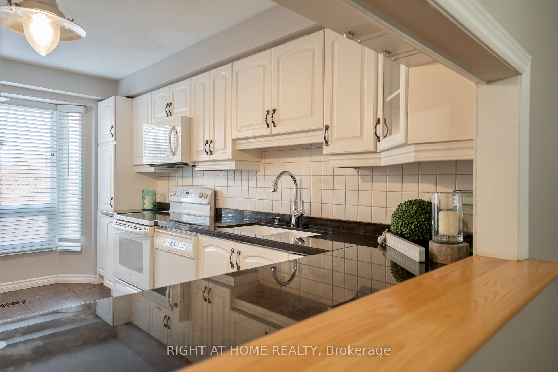 3 Bedrooms Condo at 43 Wild Ginger, Toronto For sale