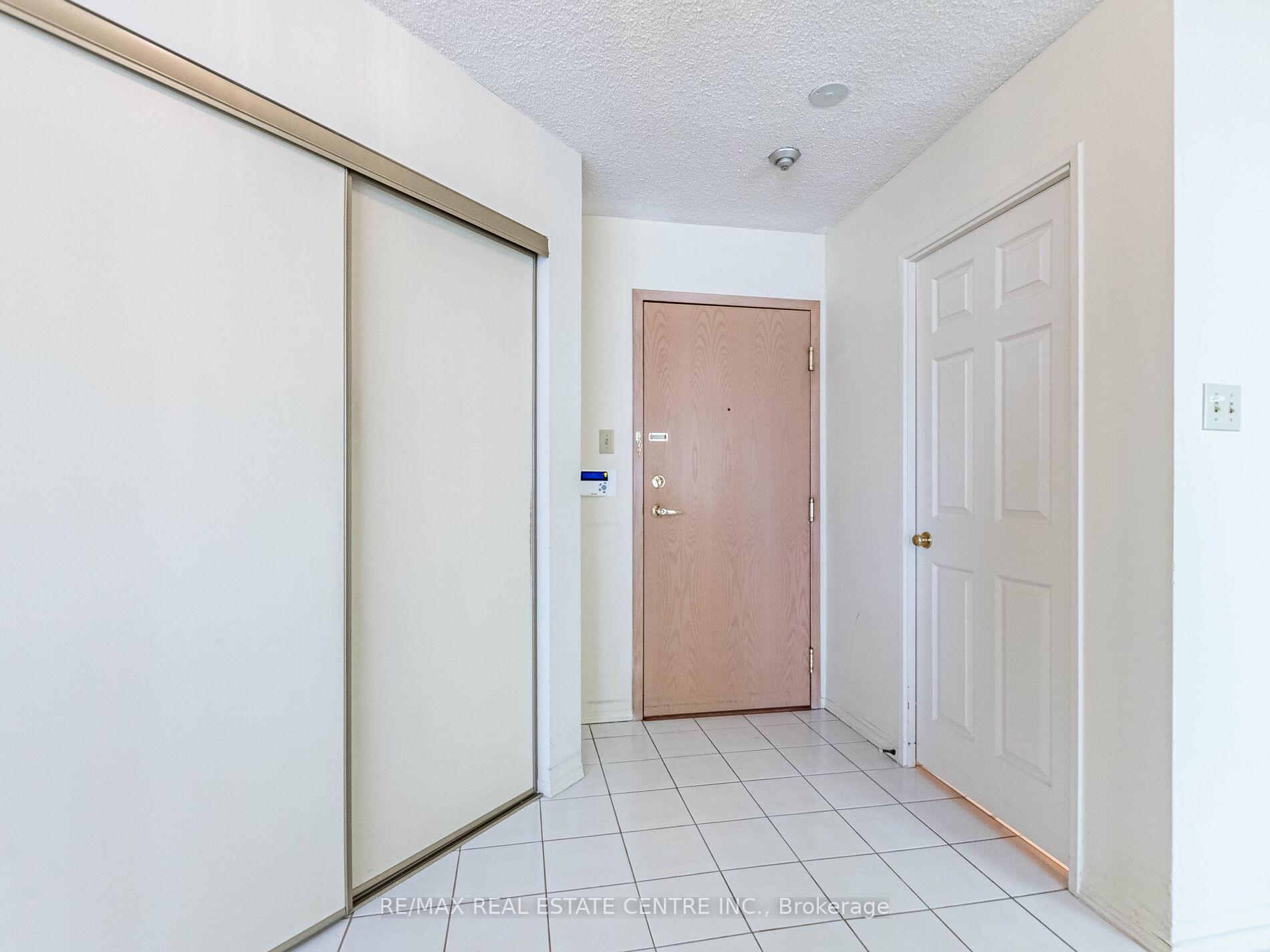 1 Bedroom Condo at 55 Elm, Mississauga For sale