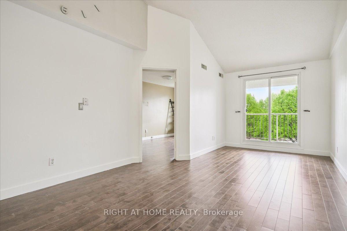 3 Bedrooms Condo at 65 Bristol, Mississauga For sale