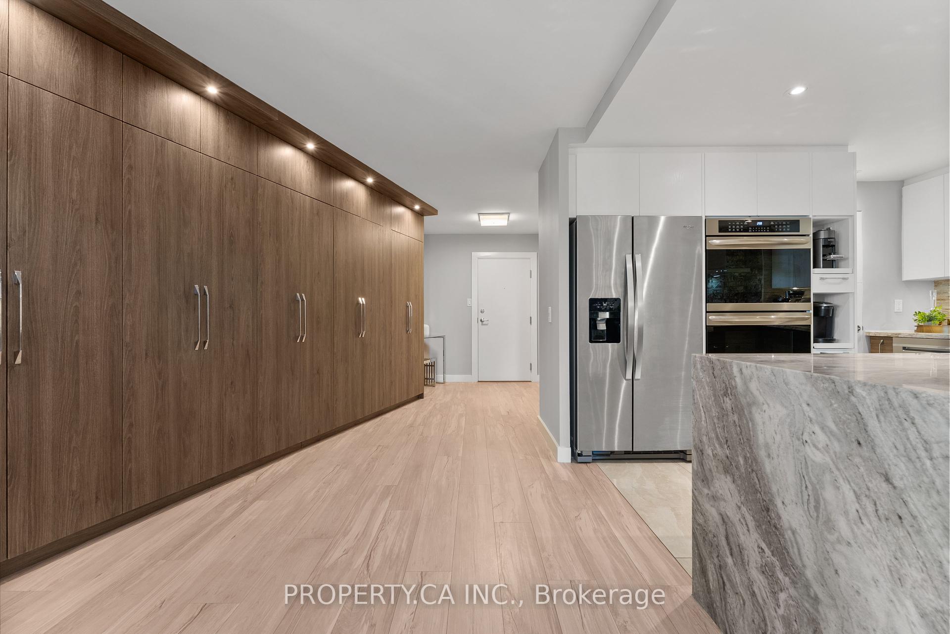 3 Bedrooms Condo at 40 Richview, Toronto For sale